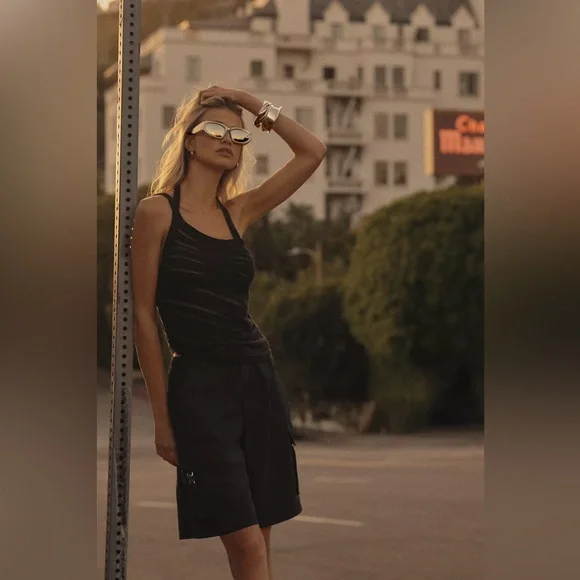 NWOT By Anthropologie Cargo Shorts Black - Sz Medium - Picture 3 of 14